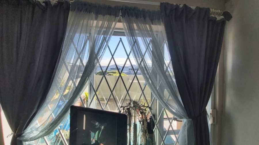 2 Bedroom Property for Sale in Heiderand Western Cape